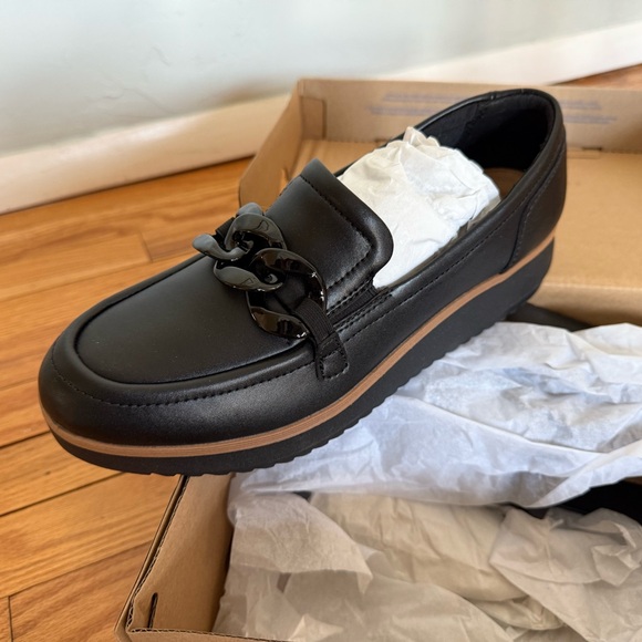 NWT Clarks Black Loafers with Glossy Chain Accent - Picture 12 of 16